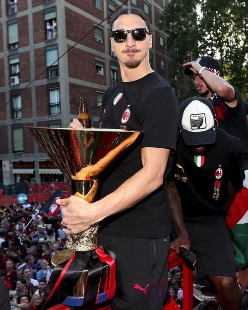 米兰对与伊布续约持开放态度 但签约维奇较困难